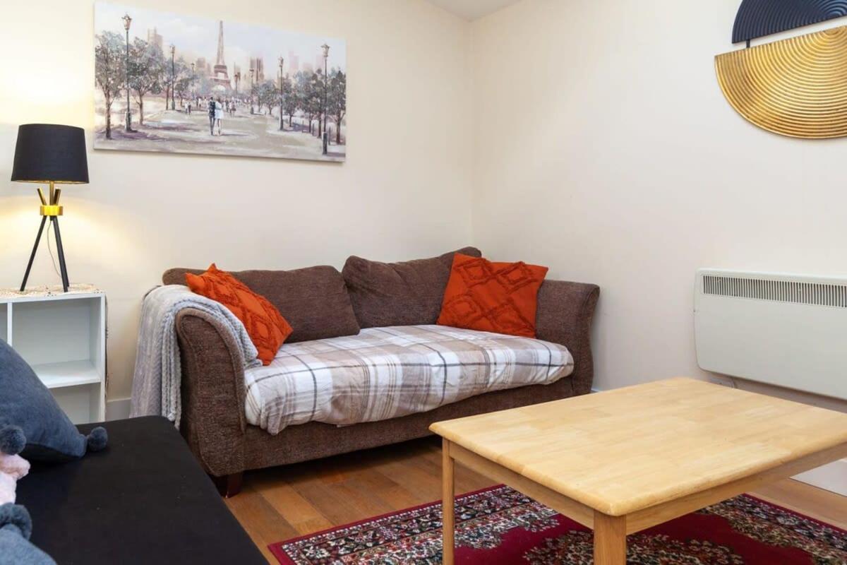 Modern 2 Bed Attic Apartment In Brixton London Kültér fotó